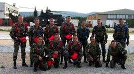 Paracaidistas de Alcala de Henares realizan un salto en Bosnia i Herzegobina