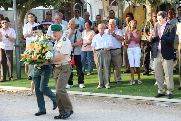 Ofrenda floral al monumento 'Puerta de la Libertad'