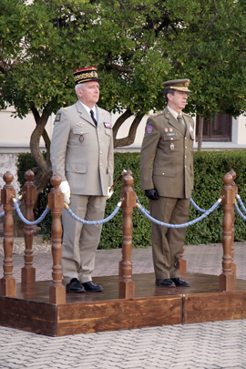 Los Jefes de Estado Mayor del Ejército Español y Francés visitan la  Academia de Caballería