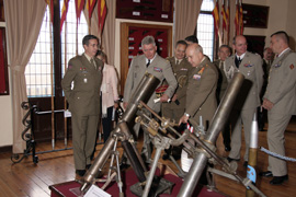 Los Jefes de Estado Mayor del Ejército Español y Francés visitan la  Academia de Caballería