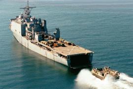 El buque anfibio USS Gunston Hall