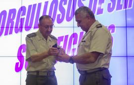 The Army Chief of Staff gave a gift to General Maldonado