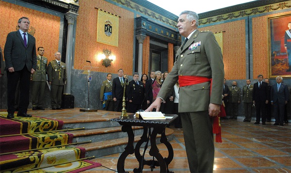 El teniente general Rodríguez jura el cargo