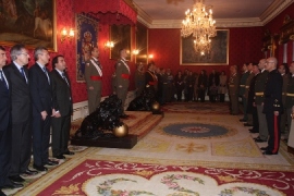Asistentes al acto en el salón del Trono del palacio de Capitanía General