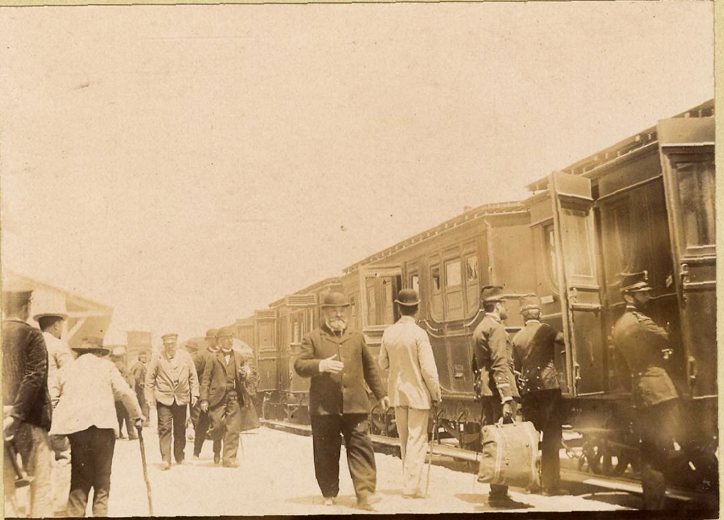 I-1022 de viaje en tren. 1900