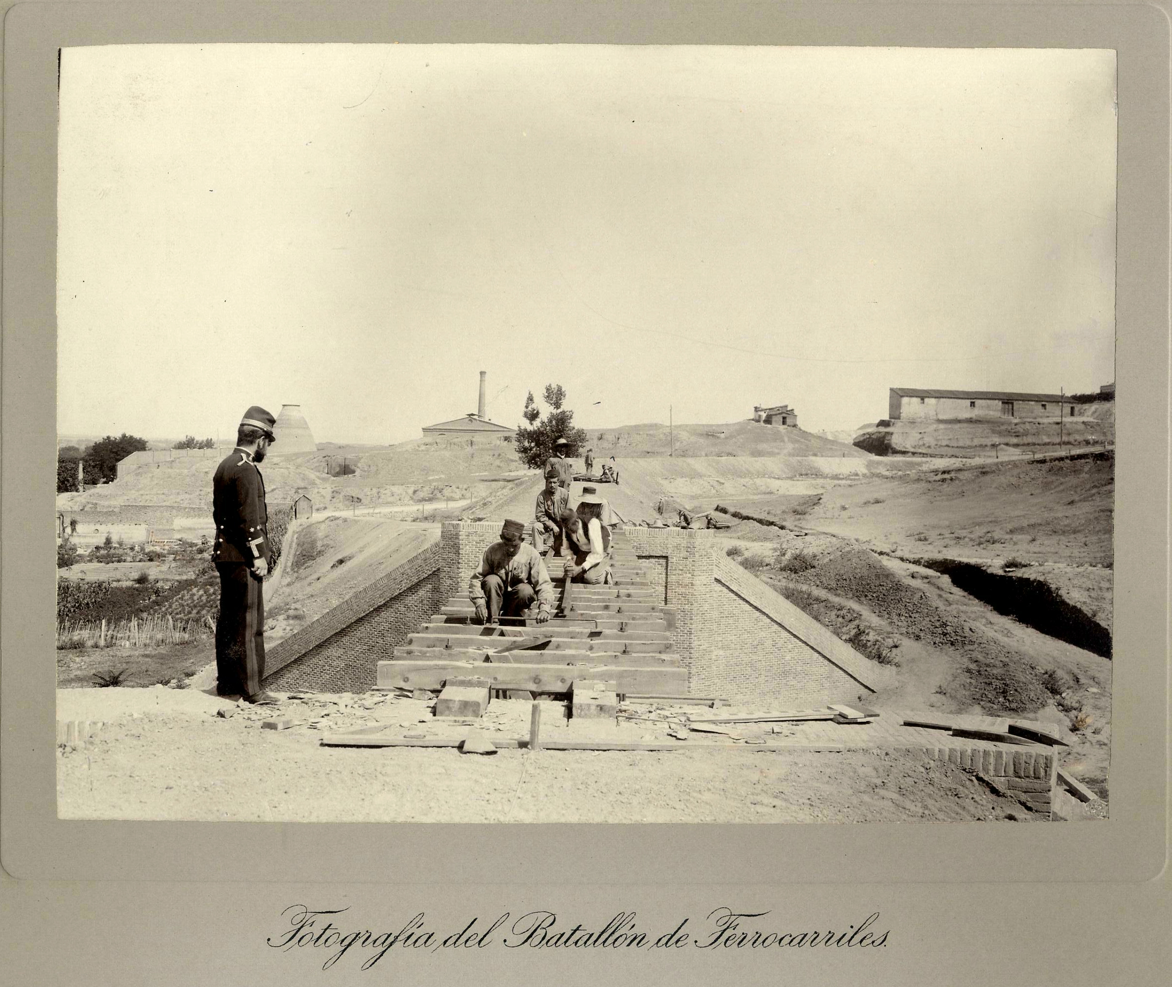 Construyendo puentes. Escuela práctica del batallón de ferrocarriles. 1902