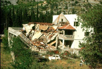 Casa destruida en la ruta del Neretva