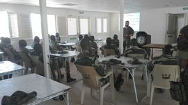 Teórica impartida a los militares senegaleses 