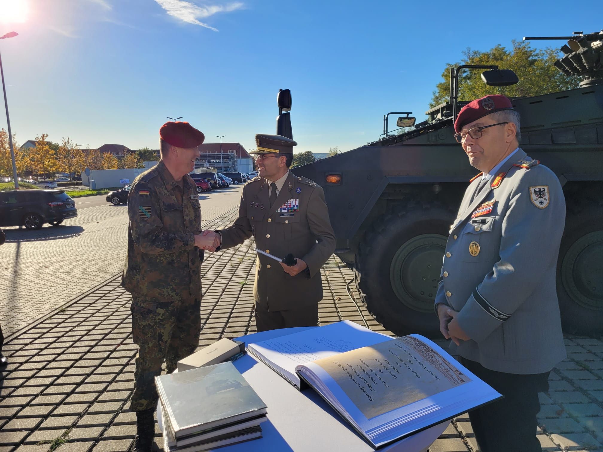 El JEME General Amador Enseñat ha sido recibido oficialmente en Berlín
