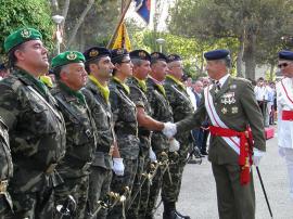 General Aparicio greets those attending