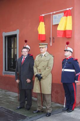 The mayor and the general after unveiling the plaque (Photo:Operational Logistics Force)