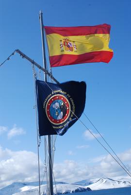 The flag and the pennant hanging from the pole