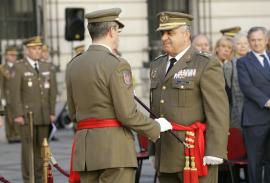 The new Chief of Staff of the Army receives the Baton 