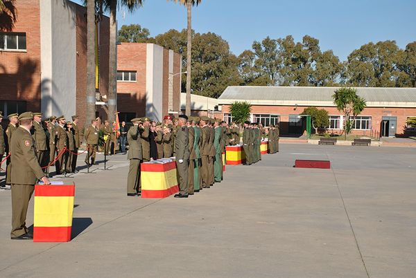 New soldiers receiving their certificates