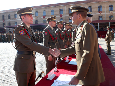 The Commandant hands over one of the Commissions