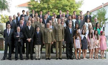 Príncipe de Asturias y Jefe de Estado mayor del Ejército con jurados y premiados
