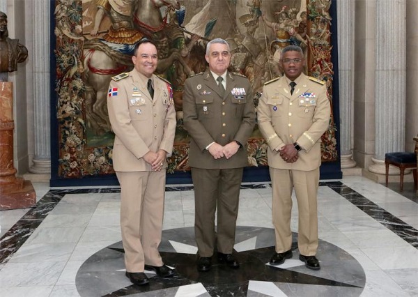 The JEME with general Mota and colonel Cepeda