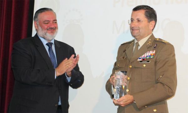 El general Enseñat y Berea recogió el premio