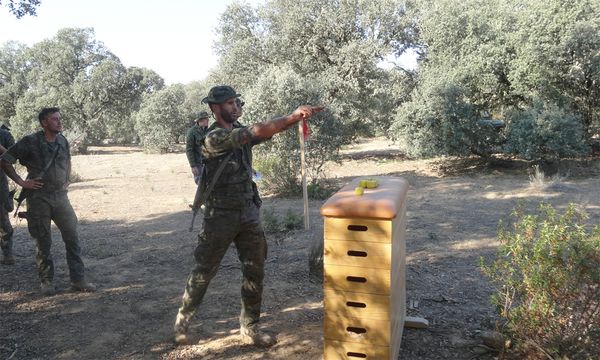 Patrulla en la prueba de lanzamiento de granadas
