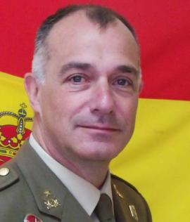 Fotografía oficial del general Sáenz de Santamaría