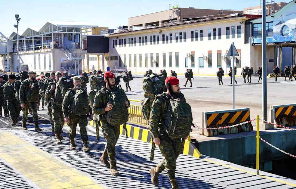Personnel of Regulars leaving Ceuta