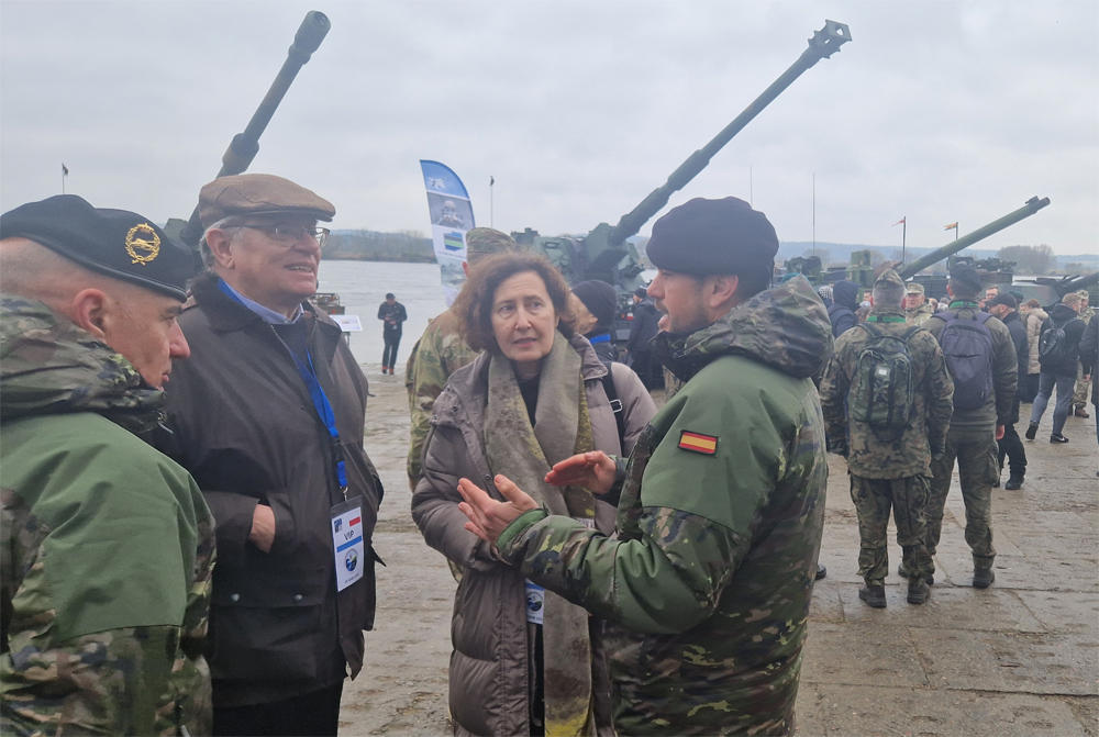 The commander of Brigade X (left) attended the exercise