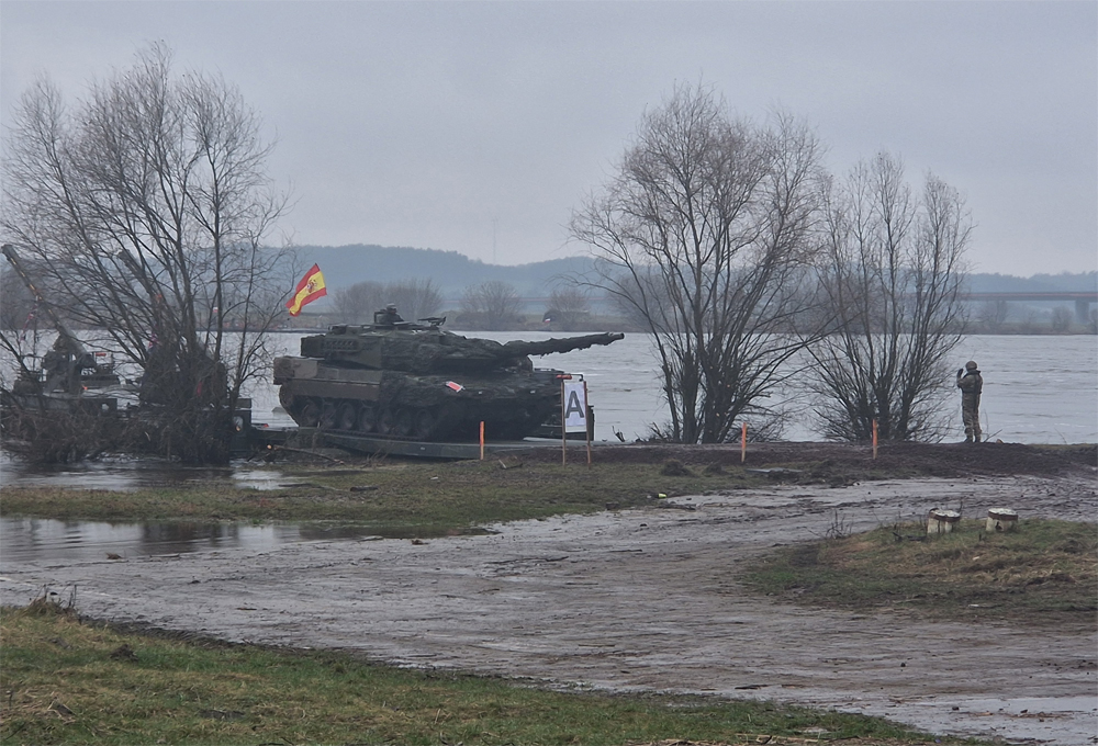 A Leopard tank after crossing the Vistula River