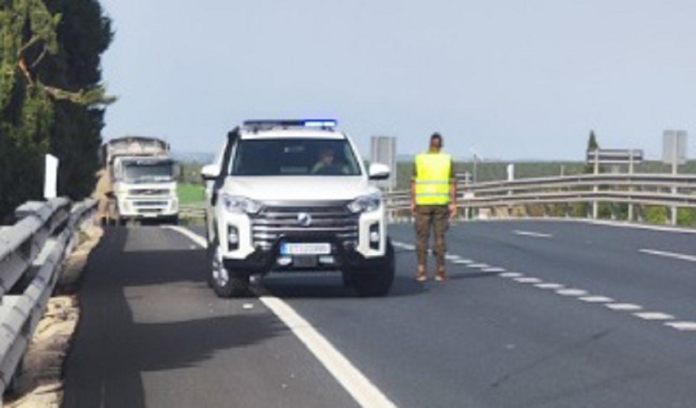 Cuatro militares prestan auxilio tras un accidente de tráfico en Sevilla
